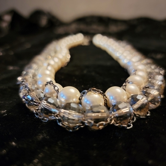 Vintage Faux Pearl and Crystal Necklace - Picture 3 of 9